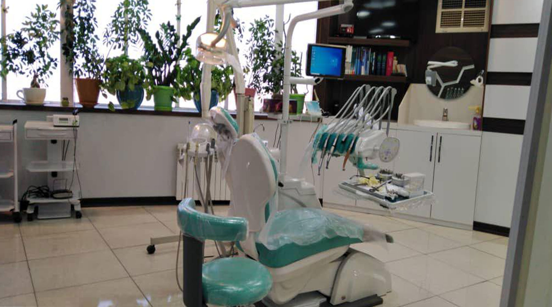 دکتر علی علیپور جراح دندانپزشک