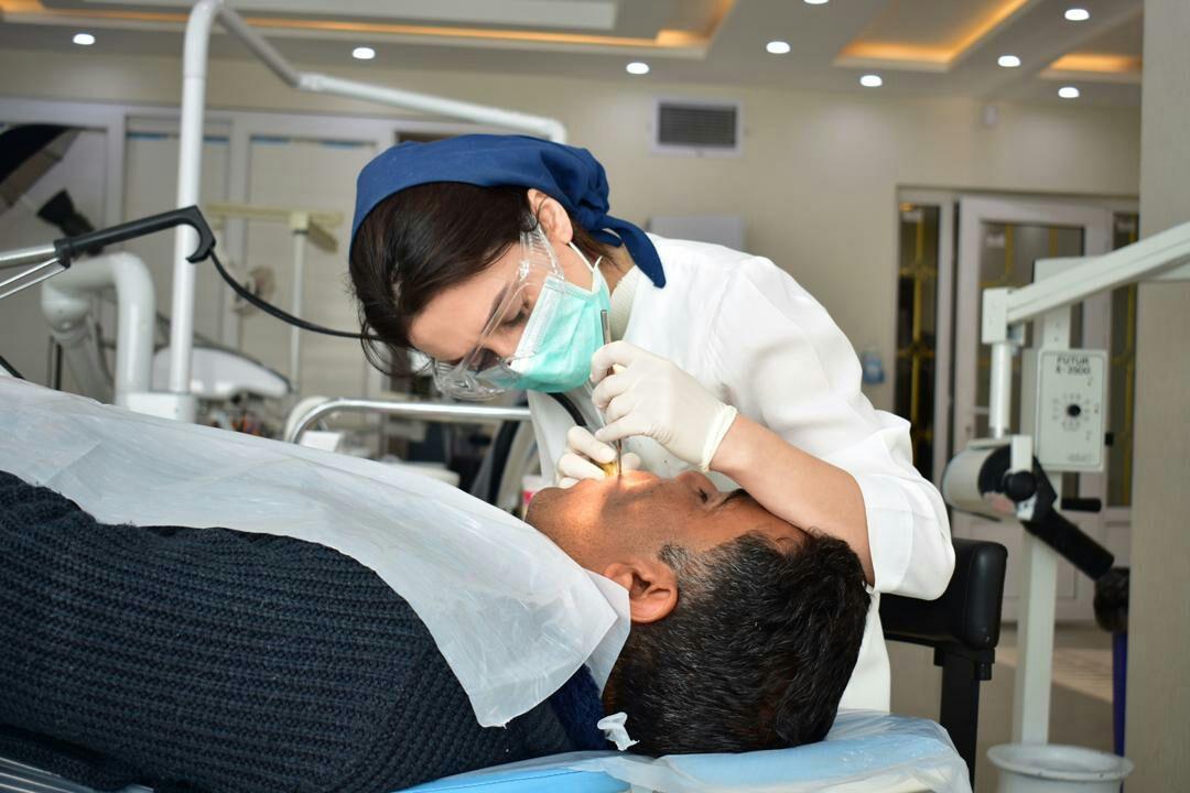 دکتر نغمه سرجامی دندانپزشک
