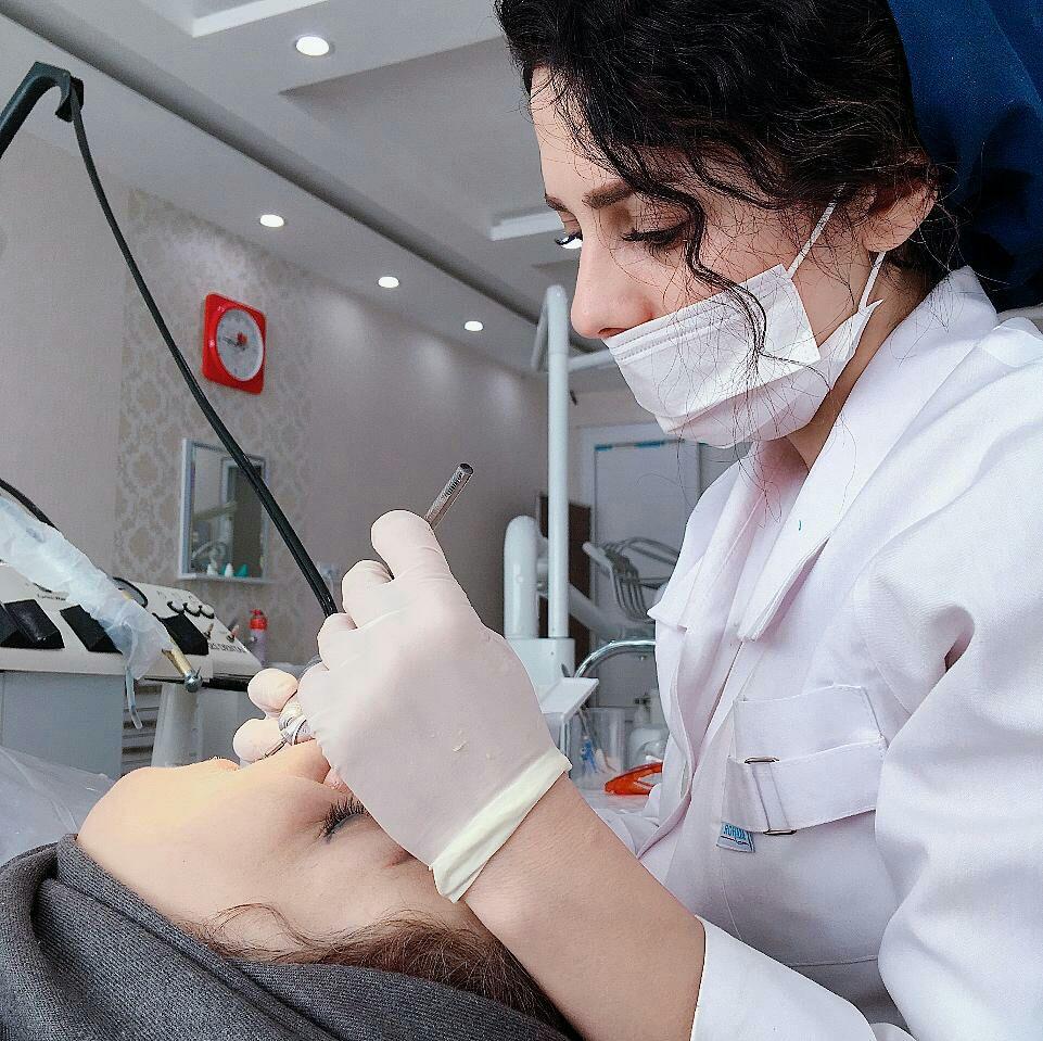 دکتر نغمه سرجامی دندانپزشک